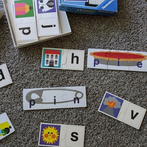 Letter Matching ABC Ravensburger Spelling Puzzle Set - Picture 5 of 7